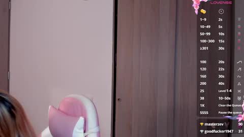 Snapshot of lollypetitte_ chatting on 01/13/25, 07:11 Lolly online show from 01/13/25, 07:11