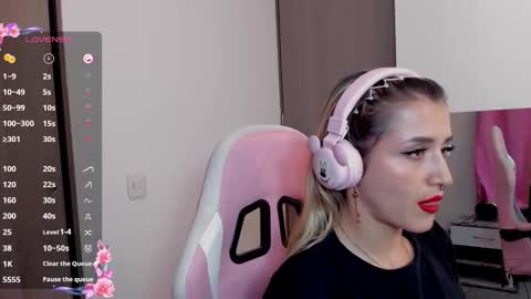 Snapshot of lollypetitte_ chatting on 01/26/25, 03:38 Lolly online show from 01/26/25, 03:38