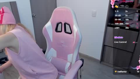 Snapshot of lollypetitte_ chatting on 02/01/25, 01:34 Lolly online show from 02/01/25, 01:34