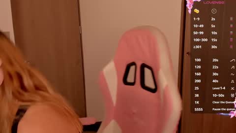 Snapshot of lollypetitte_ chatting on 02/20/25, 02:51 Lolly online show from 02/20/25, 02:51