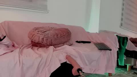 Snapshot of lollypetitte_ chatting on 02/03/26, 06:22 Lolly online show from 02/03/26, 06:22