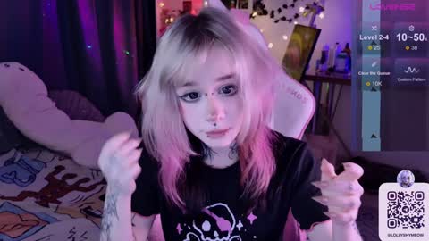 Snapshot of lollyshy__ chatting on 12/06/24, 12:02 Lolly online show from 12/06/24, 12:02