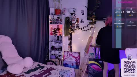 Snapshot of lollyshy__ chatting on 12/12/24, 10:52 Lolly online show from 12/12/24, 10:52