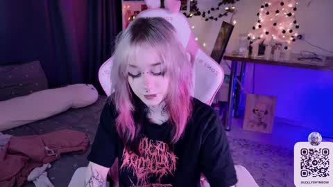 Snapshot of lollyshy__ chatting on 12/22/24, 11:41 Lolly online show from 12/22/24, 11:41