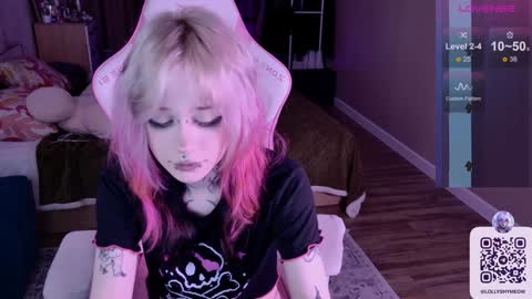 Snapshot of lollyshy__ chatting on 01/10/25, 01:10 Lolly online show from 01/10/25, 01:10