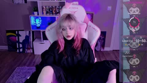 Snapshot of lollyshy__ chatting on 02/06/25, 08:02 Lolly online show from 02/06/25, 08:02