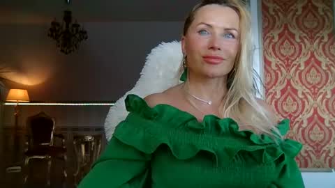 Snapshot of lollyta2023 chatting on 12/15/24, 12:38 Roxy online show from 12/15/24, 12:38