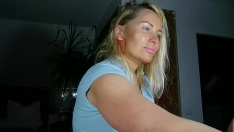 Roxy online show from 12/14/25, 02:33