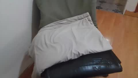 Snapshot of lolo200490 chatting on 01/11/25, 09:57 siamo90 online show from 01/11/25, 09:57