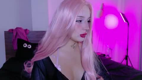 Snapshot of lolykari chatting on 06/10/26, 07:51 Kari online show from 06/10/26, 07:51