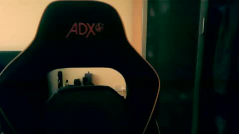 Snapshot of london_man1988 chatting on 12/26/24, 10:16 london_man1988 online show from 12/26/24, 10:16