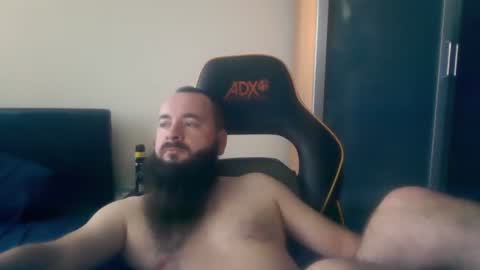 Snapshot of london_man1988 chatting on 10/26/25, 08:09 london_man1988 online show from 10/26/25, 08:09