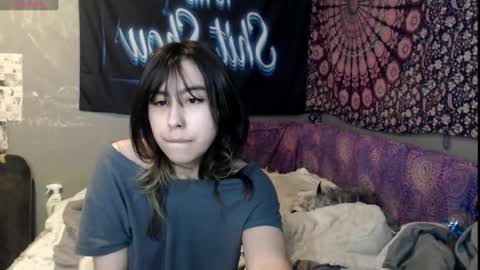 Snapshot of londonray chatting on 09/17/25, 09:00 londonray online show from 09/17/25, 09:00