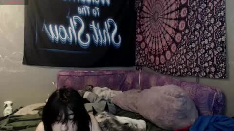 Snapshot of londonray chatting on 09/29/25, 04:06 londonray online show from 09/29/25, 04:06