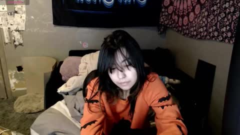 Snapshot of londonray chatting on 10/19/25, 05:41 londonray online show from 10/19/25, 05:41