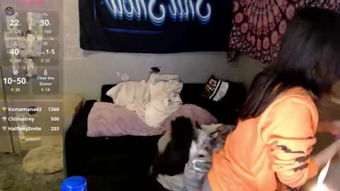 Snapshot of londonray chatting on 10/20/25, 05:19 londonray online show from 10/20/25, 05:19