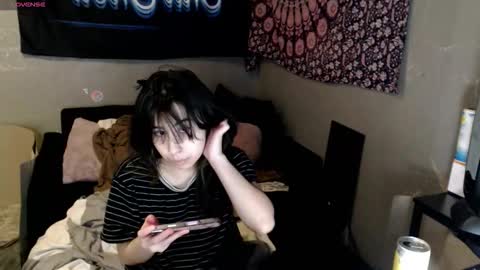 Snapshot of londonray chatting on 10/23/25, 03:17 londonray online show from 10/23/25, 03:17