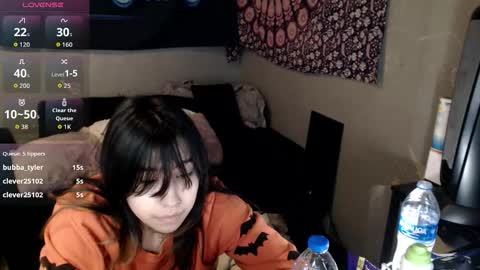 Snapshot of londonray chatting on 10/27/25, 06:06 londonray online show from 10/27/25, 06:06