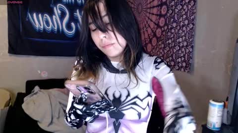 Snapshot of londonray chatting on 11/01/25, 09:55 londonray online show from 11/01/25, 09:55