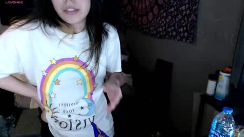 Snapshot of londonray chatting on 11/24/25, 04:56 londonray online show from 11/24/25, 04:56