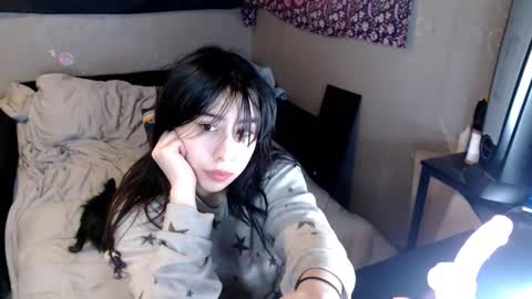 Snapshot of londonray chatting on 12/14/25, 03:01 londonray online show from 12/14/25, 03:01