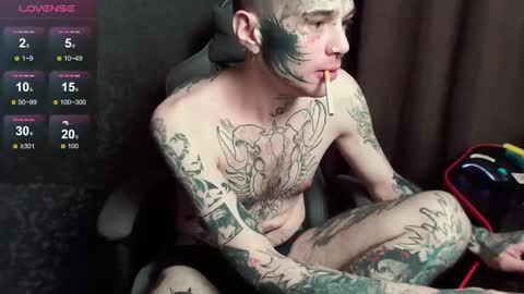 Snapshot of lone1ycrystal chatting on 10/13/25, 09:15 Chris online show from 10/13/25, 09:15