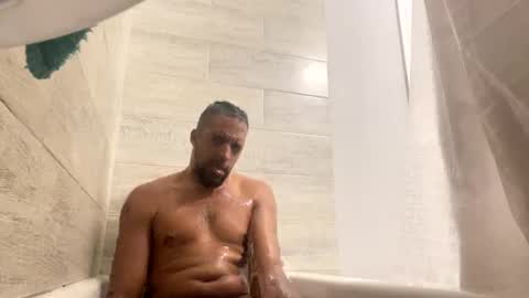 Snapshot of longmeat901 chatting on 01/04/25, 08:17 longmeat901 online show from 01/04/25, 08:17