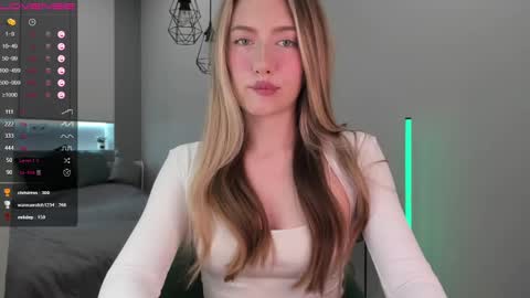 Snapshot of longoriaeva chatting on 12/22/24, 05:32 Eva online show from 12/22/24, 05:32