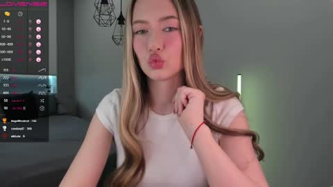 Snapshot of longoriaeva chatting on 12/26/24, 05:51 Eva online show from 12/26/24, 05:51