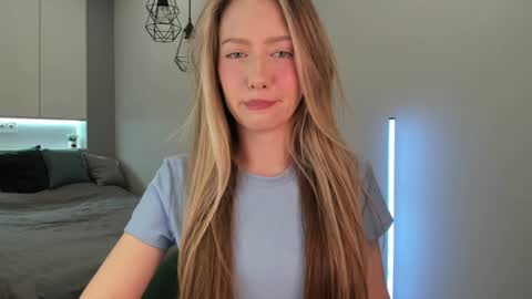 Snapshot of longoriaeva chatting on 01/17/25, 06:23 Eva online show from 01/17/25, 06:23