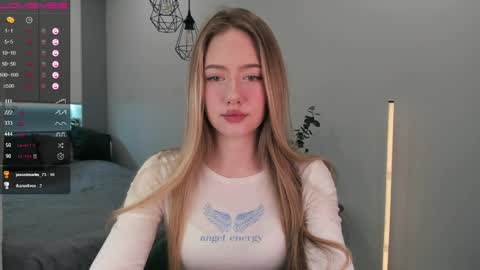 Snapshot of longoriaeva chatting on 02/15/25, 03:06 Eva online show from 02/15/25, 03:06