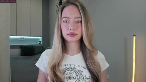 Snapshot of longoriaeva chatting on 10/06/25, 07:39 Eva online show from 10/06/25, 07:39