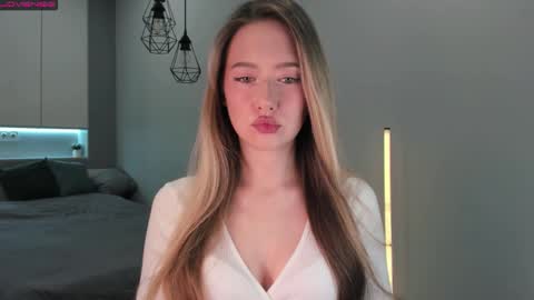 Snapshot of longoriaeva chatting on 11/29/25, 03:26 Eva online show from 11/29/25, 03:26