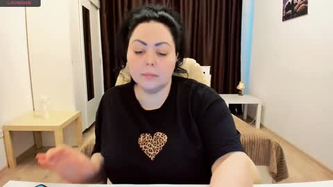 Nina online show from 01/31/25, 12:07