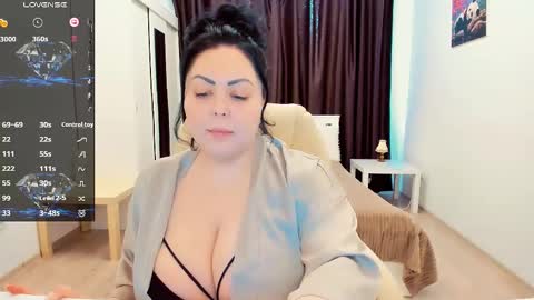 Nina online show from 02/21/25, 12:17