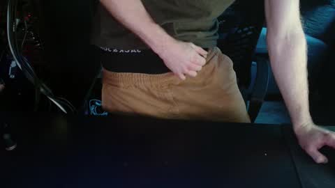 Snapshot of loofy_art chatting on 12/07/24, 01:51 Loofy Art online show from 12/07/24, 01:51