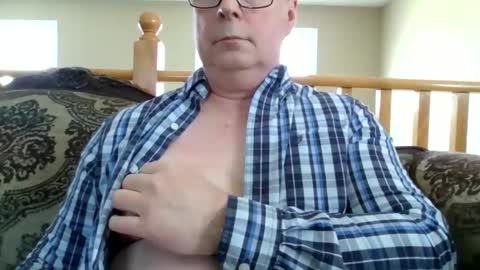 Snapshot of look823 chatting on 04/27/26, 06:06 look823 online show from 04/27/26, 06:06