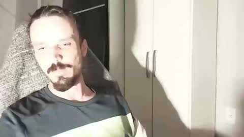 Snapshot of lookaz4010 chatting on 11/29/25, 10:24 Lucas online show from 11/29/25, 10:24