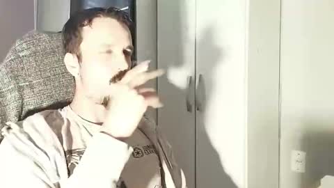 Snapshot of lookaz4010 chatting on 12/02/25, 12:43 Lucas online show from 12/02/25, 12:43