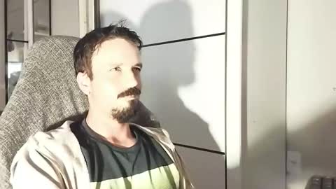 Snapshot of lookaz4010 chatting on 12/17/25, 05:30 Lucas online show from 12/17/25, 05:30