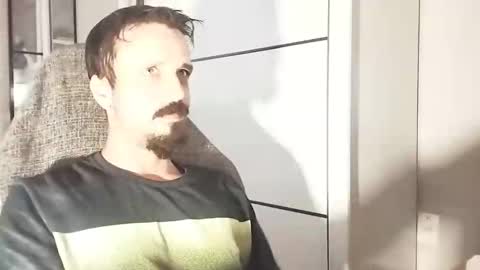 Snapshot of lookaz4010 chatting on 12/22/25, 12:24 Lucas online show from 12/22/25, 12:24