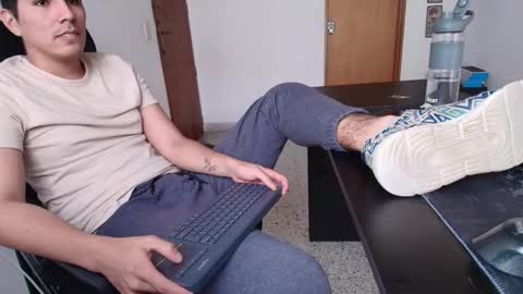 looki 16 online show from 10/17/25, 04:31