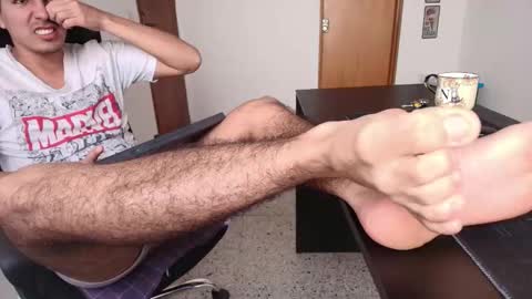 Snapshot of looki_16 chatting on 11/11/25, 02:06 looki 16 online show from 11/11/25, 02:06