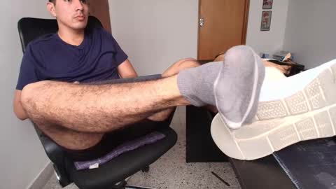 Snapshot of looki_16 chatting on 11/28/25, 04:20 looki 16 online show from 11/28/25, 04:20