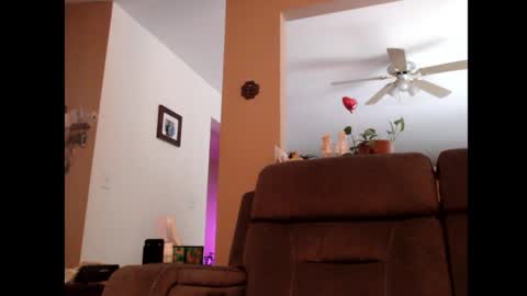 looking469 online show from 10/10/25, 04:39