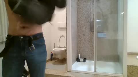 Snapshot of lookingforfun452344 chatting on 01/02/25, 01:40 Robin online show from 01/02/25, 01:40