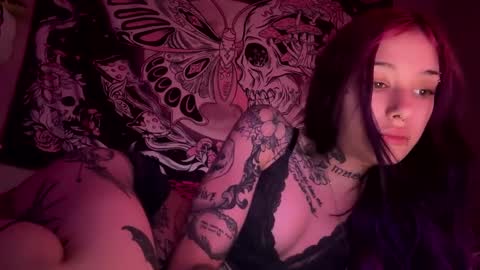 Snapshot of lookingforlona chatting on 09/10/25, 04:07 lookingforlona online show from 09/10/25, 04:07