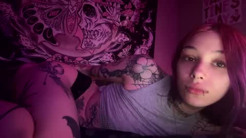 Snapshot of lookingforlona chatting on 09/13/25, 03:45 lookingforlona online show from 09/13/25, 03:45