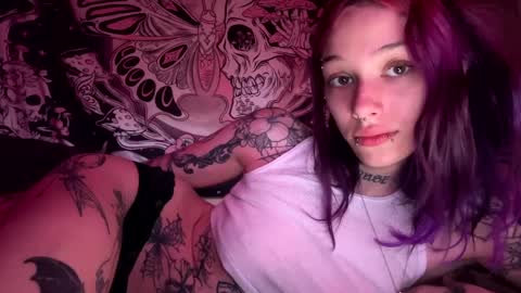 Snapshot of lookingforlona chatting on 09/18/25, 03:58 lookingforlona online show from 09/18/25, 03:58