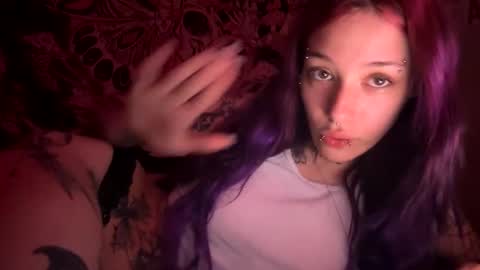 Snapshot of lookingforlona chatting on 09/19/25, 04:03 lookingforlona online show from 09/19/25, 04:03